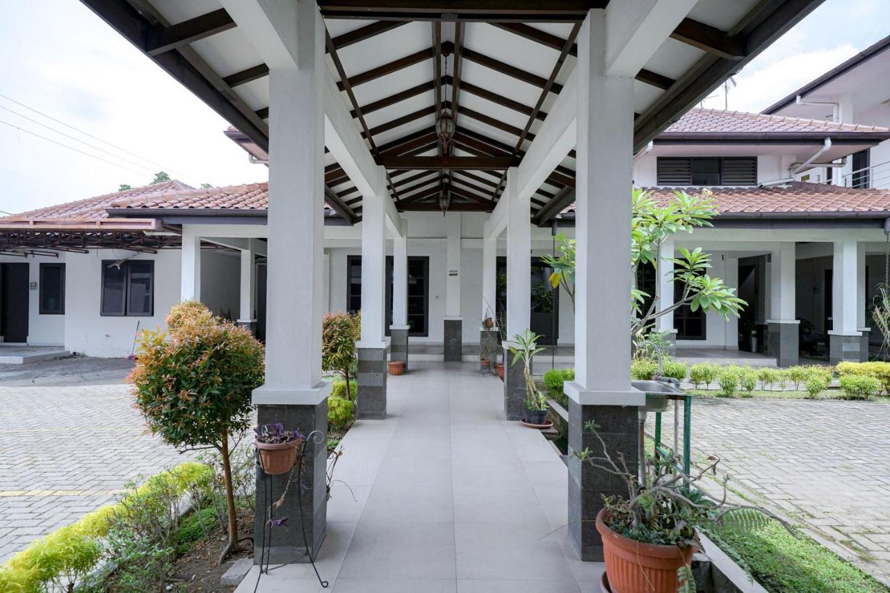 Reddoorz @ Avros Guest House Medan Eksteriør bilde