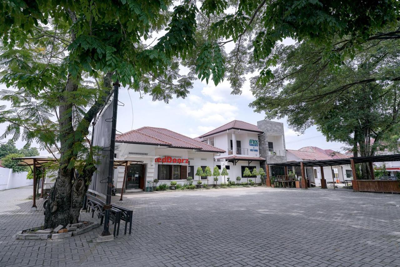 Reddoorz @ Avros Guest House Medan Eksteriør bilde