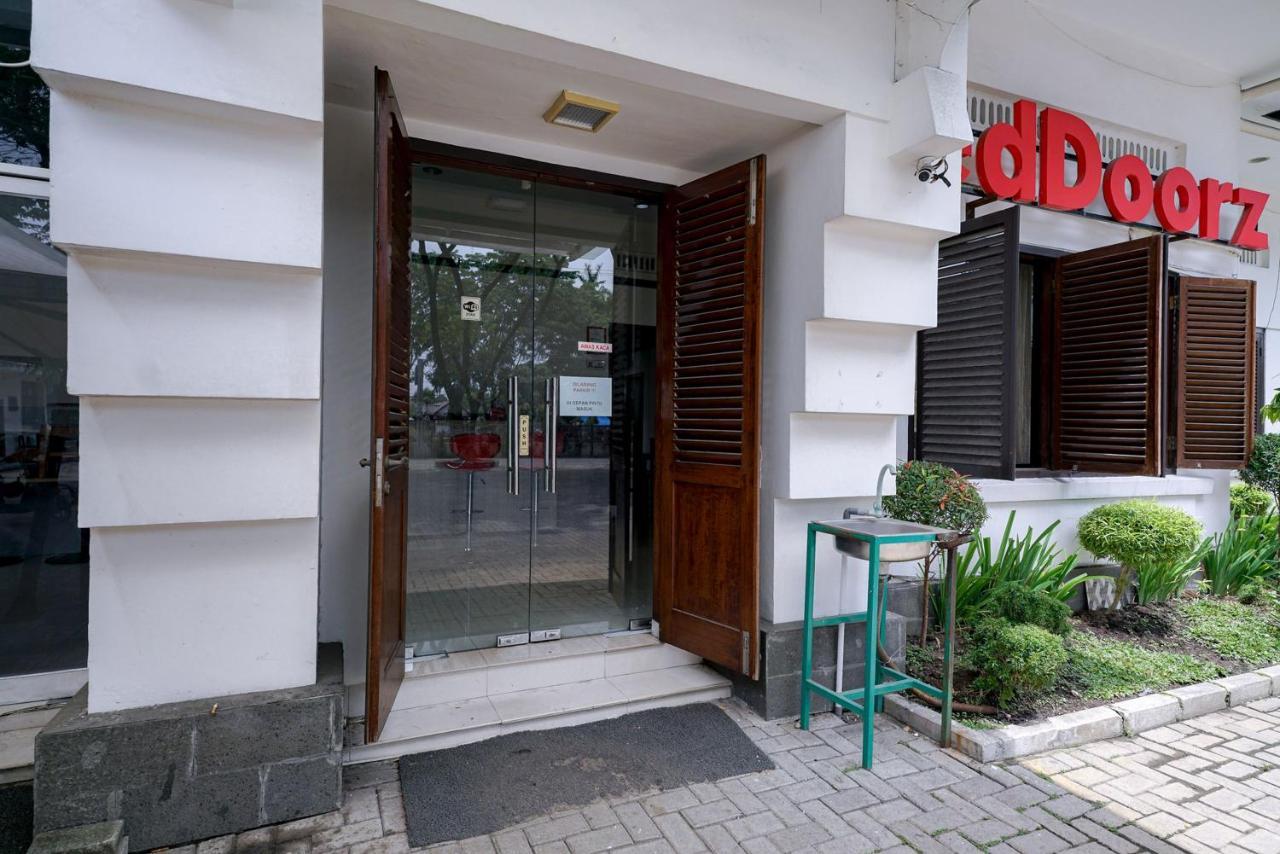 Reddoorz @ Avros Guest House Medan Eksteriør bilde