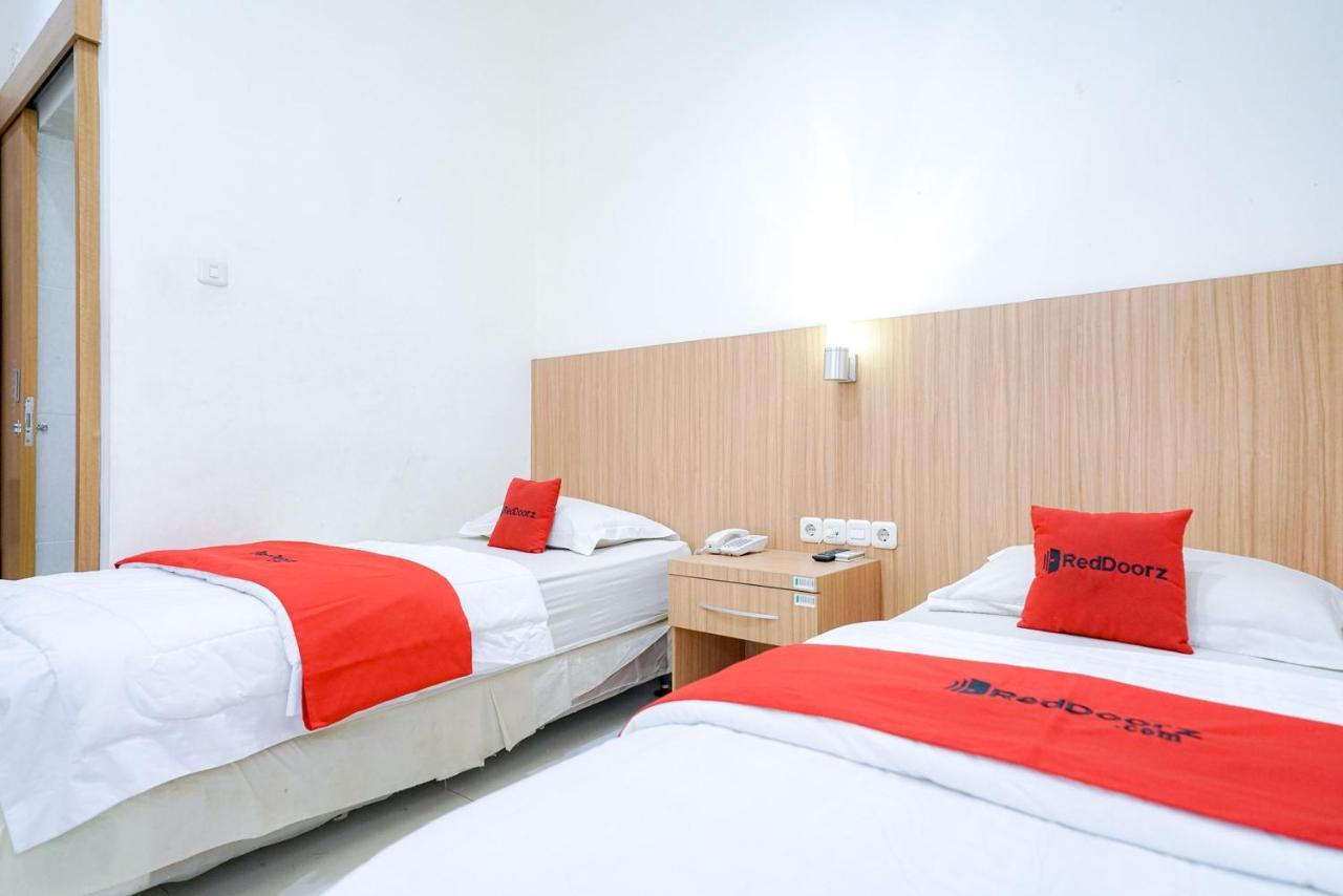 Reddoorz @ Avros Guest House Medan Eksteriør bilde